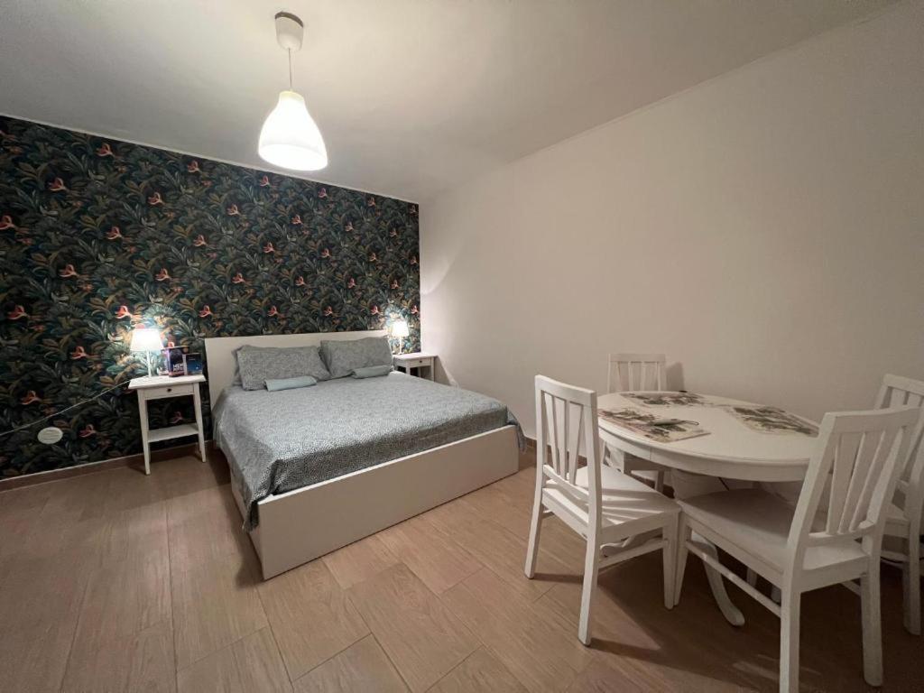 Blue Courtyard Not Valid Apartment Bari Bagian luar foto
