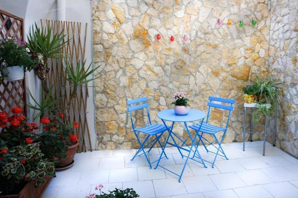 Blue Courtyard Not Valid Apartment Bari Bagian luar foto